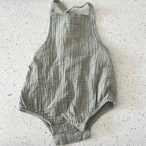 Bought for my baby boy but would look better on a baby girl. Only worn 2 x